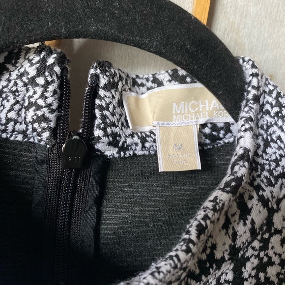 Michael Kors High Mock Neck Sleeveless Top Textured BLACK WHITE - Picture 4 of 5